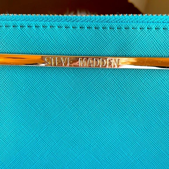 Steve Madden zip around wallet wristlet, teal green with gold hardware. CLEAN!! - Picture 2 of 8